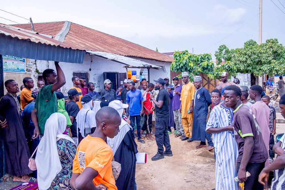 SafiyyaSCF's tweet photo. Today, Amaru Market, Zaria City became another stop in our Sickle Cell Disease and Newborn Screening Awareness Campaign.

We met people, listened to questions, shared information and reminded our community:

#SickleCellAwarenessMonth #NewbornScreening #KnowYourGenotype https://t.co/rHwyUsEuph