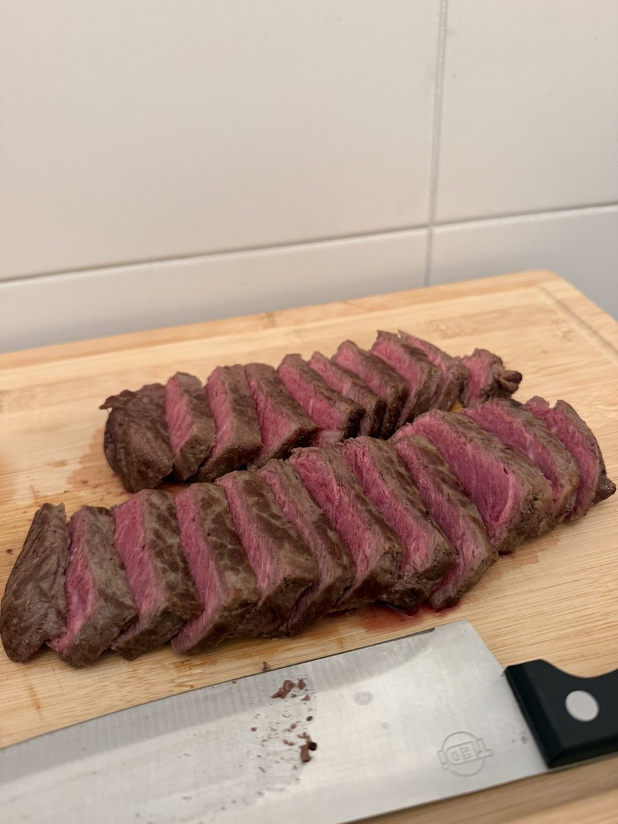 C4H9N3O2_'s tweet photo. Lovely steak. 🥩 https://t.co/r6ZxdA9MGt