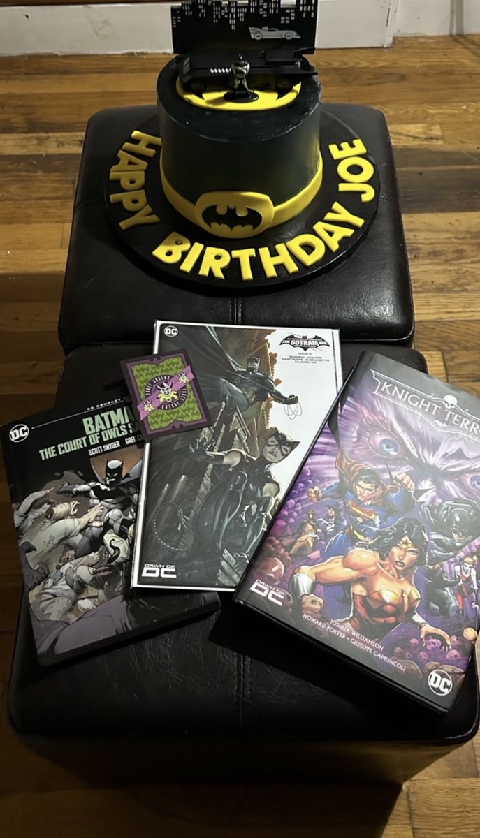 JoeBusch_'s tweet photo. My Birthday is on 9/20. The same month as Batman Day. I always get a Batman Birthday Cake. This year’s theme is Court Of Owls. @Ssnyder1835 https://t.co/2gwaDQyXrm