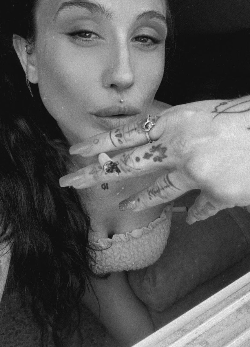 SlyFoxxx111's tweet photo. Demasiado peligrosa para ti 🔥😈🔥 https://t.co/7SatW0nCoo