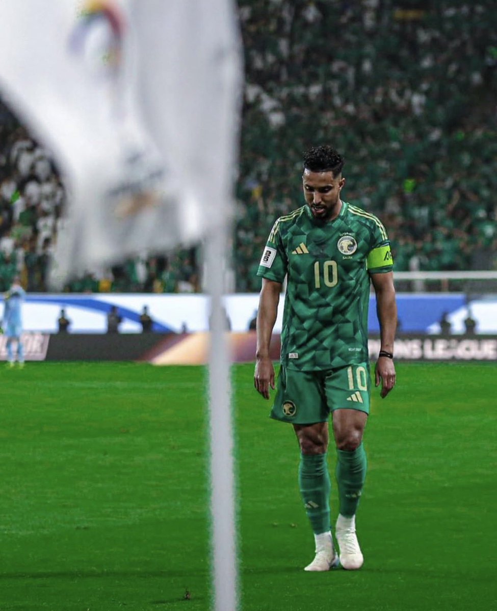 Rdsh9326's tweet photo. سالم عقليته لو توزعت على باقي لاعبيننا المحليين اقسم بالله وهذاني احلف كأس العالم بالجيب 
رغبة شغف روح انضباطية مسؤولية .. شيء تاريخي الله يحفظه بسس https://t.co/IE7sqrFVuZ