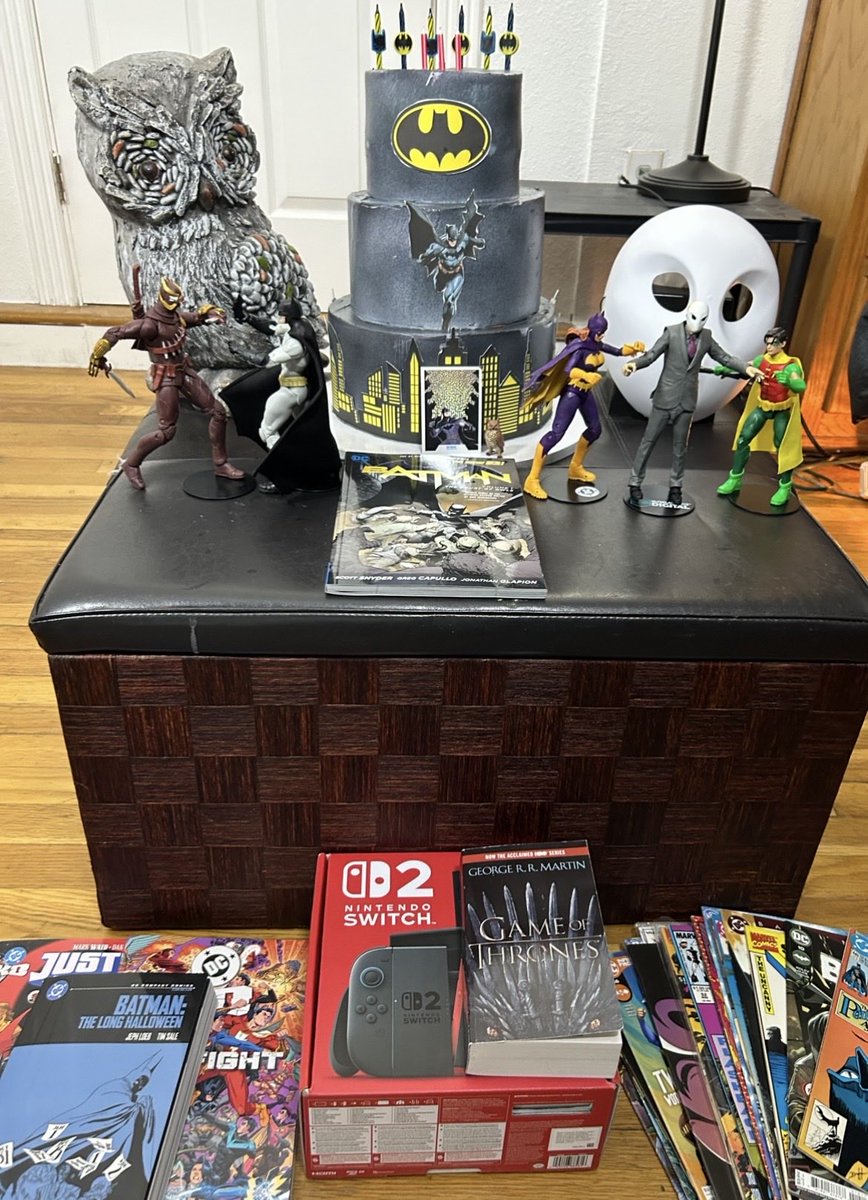 JoeBusch_'s tweet photo. @Ssnyder1835 My Birthday is on 9/20. The same month as Batman Day. I always get a Batman Birthday Cake. This year’s theme is Court Of Owls. @Ssnyder1835 https://t.co/znNBxJgswu