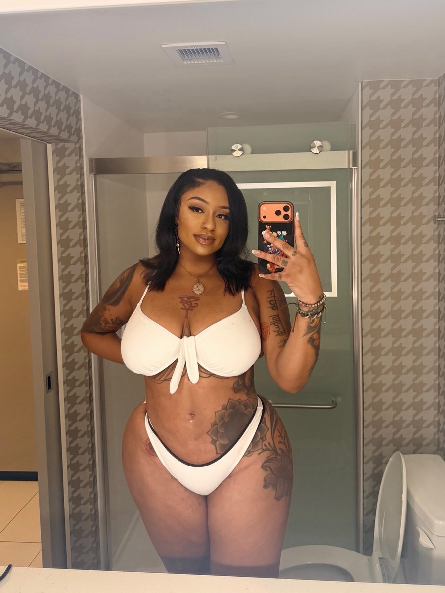 NigerianAmazon's tweet photo. Hair up or 
Hair down ? https://t.co/4EKRyMOmgc