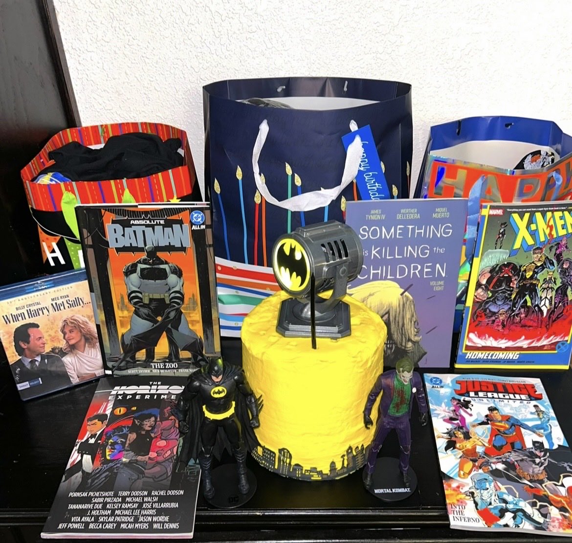 JoeBusch_'s tweet photo. @mattsontomlin @And_Sorrentino My Birthday is on 9/20. The same month as Batman Day. I always get a Batman Birthday Cake. This year’s theme is Court Of Owls. @mattsontomlin https://t.co/951GcpJnjG