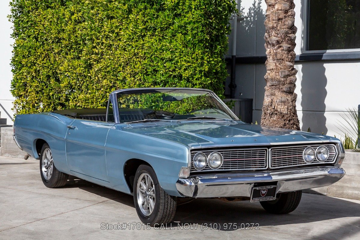 DaveandWoodyPod's tweet photo. @lippyent '68 Ford Galaxy... Mine was Red. https://t.co/8QA4agfAKc
