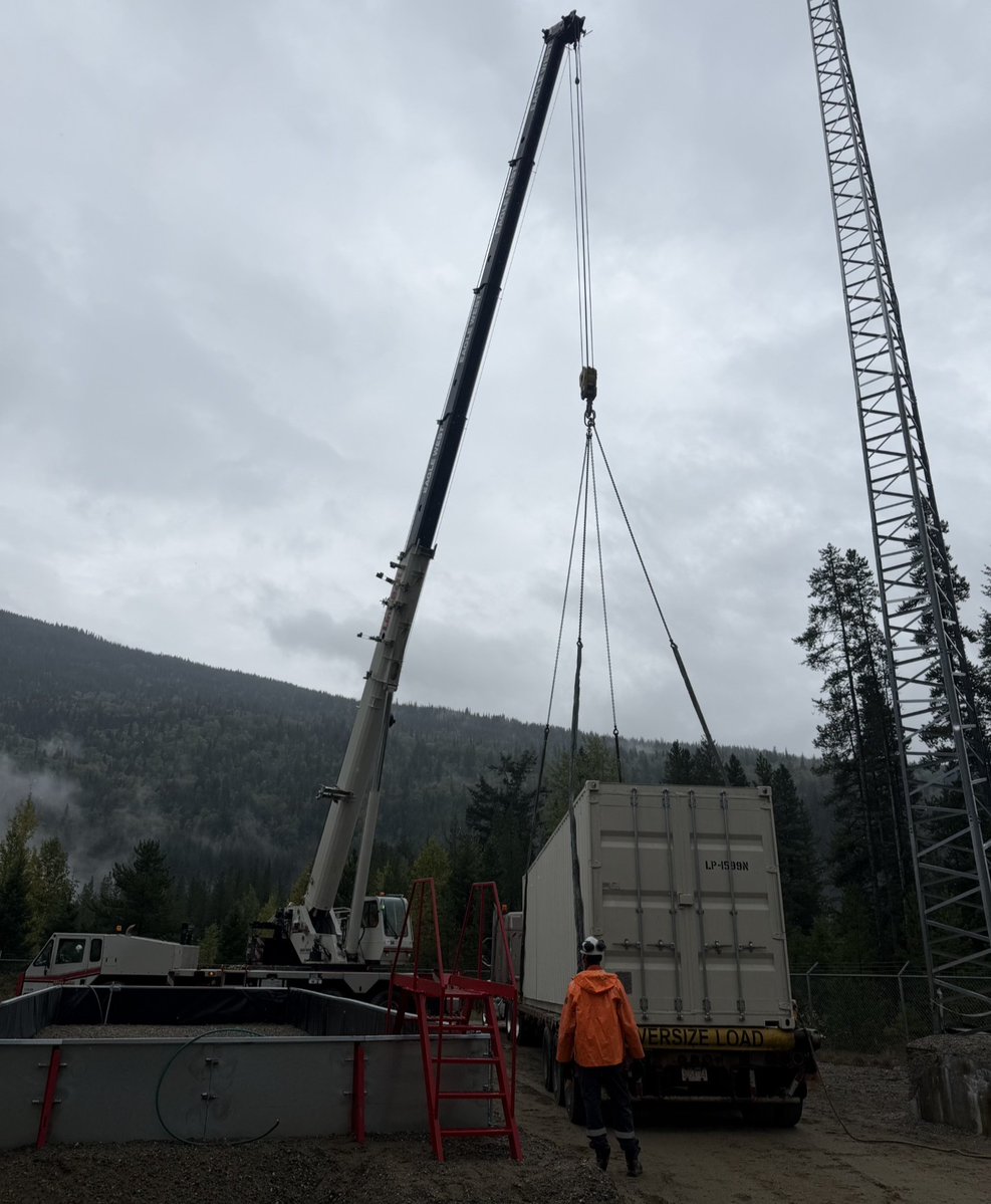 TransMtnFR's tweet photo. Des travaux sont en cours dans l’ensemble du réseau pipelinier de @TransMtn afin d’accroître sa capacité.

Depuis l’été et tout au long de l’automne, les équipes installent des unités d’injection d’agent réducteur de traînée (ART) et les infrastructures connexes dans les stations de pompage du réseau.

Ce projet devrait ajouter environ 90 000 barils par jour de capacité et constitue une nouvelle étape dans l’optimisation de la performance du réseau, tout en contribuant à l’acheminement de l’énergie canadienne vers les marchés.

Découvrez comment l’utilisation accrue de l’ART permet de maximiser les infrastructures existantes et d’augmenter la capacité du réseau : https://t.co/eS9Fx5Xx29

#InfrastructureÉnergétique #ExploitationPipelinière #TransMountain
