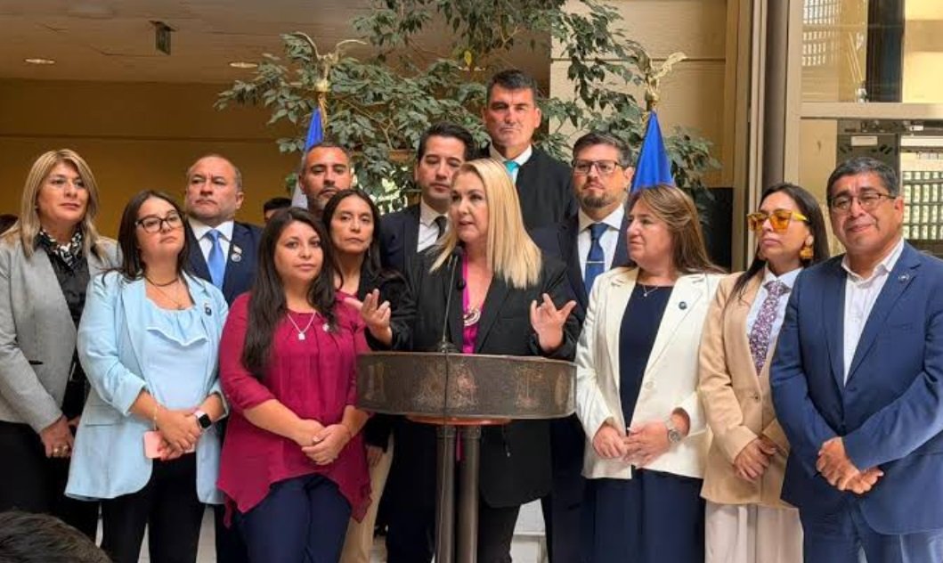 GAMBA_CL's tweet photo. El PDG es un fraude: Hicieron campaña contra la migración ilegal y votaron en contra de expulsarlos https://t.co/sZkPM2fhx6 https://t.co/f8jKzYLe4y