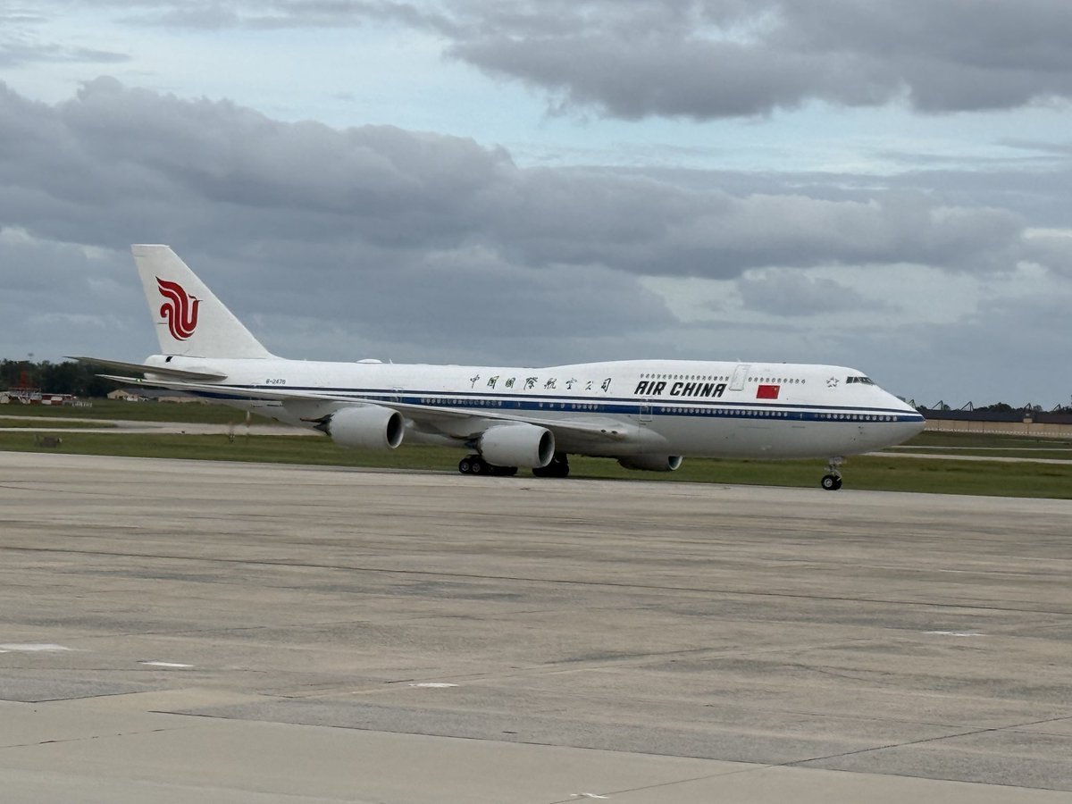 ConradsonJordan's tweet photo. Chinese President Xi Jinping has just touched down at Joint Base Andrews in Maryland https://t.co/lUPOQkJhKF