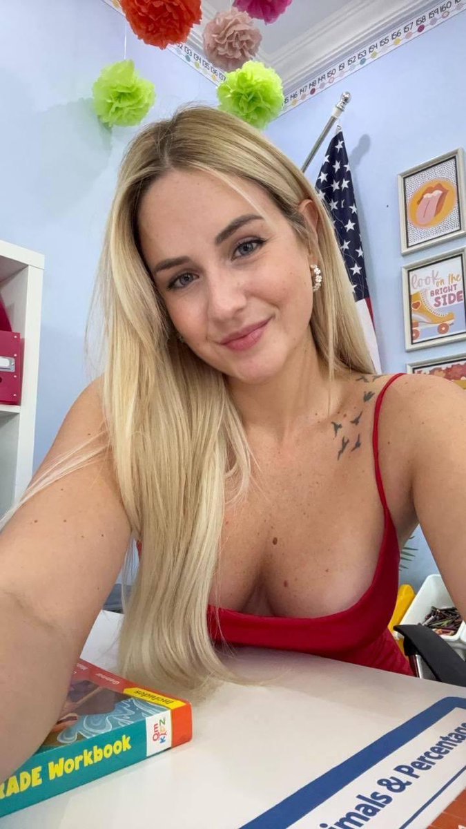 larabbylane's tweet photo. Class is in session, but I’m distracted by you. 😉 https://t.co/t4q6AzvInZ