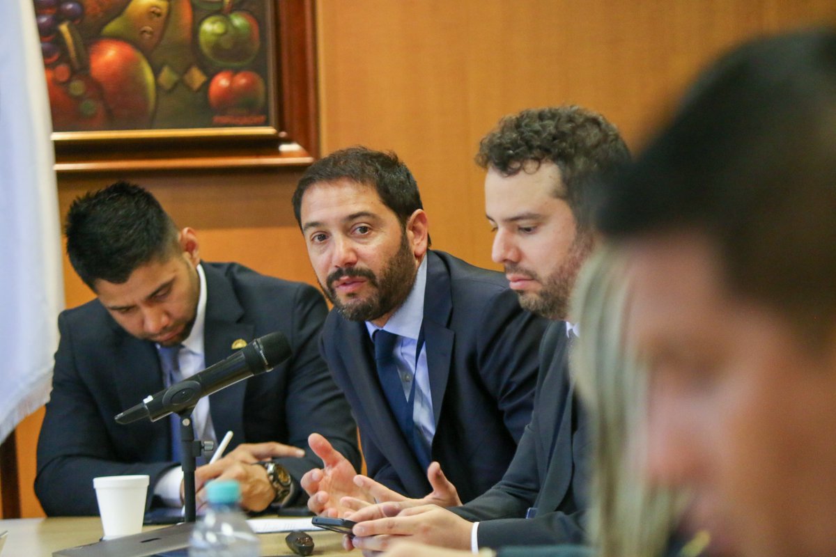 Produccion_Ecu's tweet photo. 🇪🇨 Impulsamos el comercio digital💻

En el Foro de la Comunidad Andina se presentó el estudio “Estrategia para fortalecer el comercio electrónico en la Comunidad Andina”, con desafíos, oportunidades y recomendaciones para avanzar hacia un mercado digital más integrado. https://t.co/8HVPZdiSl2