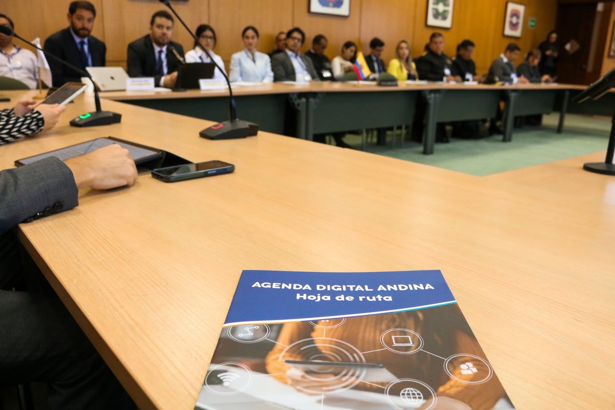 Produccion_Ecu's tweet photo. 🇪🇨 Impulsamos el comercio digital💻

En el Foro de la Comunidad Andina se presentó el estudio “Estrategia para fortalecer el comercio electrónico en la Comunidad Andina”, con desafíos, oportunidades y recomendaciones para avanzar hacia un mercado digital más integrado. https://t.co/8HVPZdiSl2