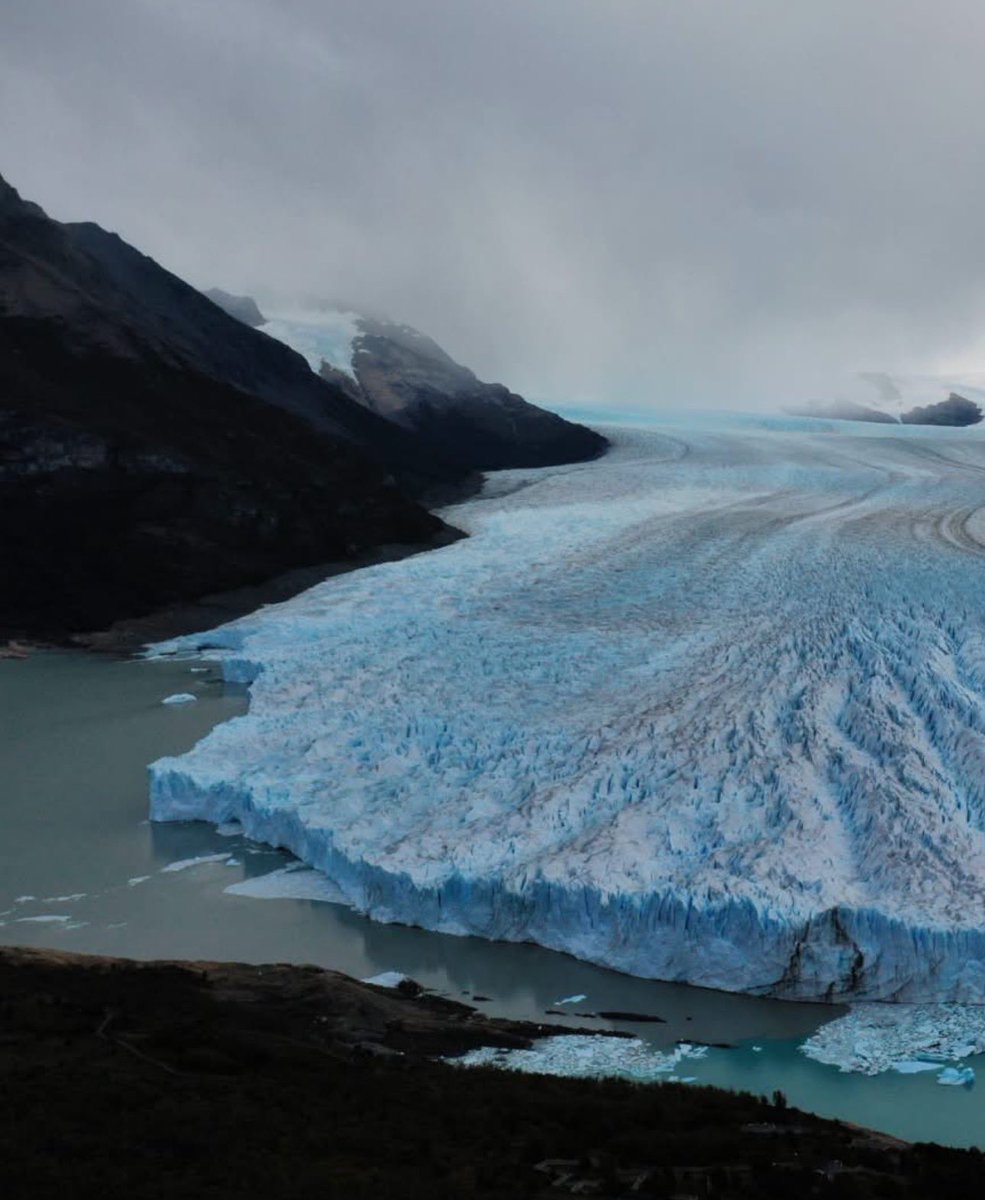 tanycarrasco's tweet photo. Autorizaron la venta de tierras por decreto…POR DECRETO!!! 
Chau, Chau glaciar, fue hermoso haberte conocido y haber recorrido tus pasarelas. https://t.co/wJrINYFCKQ