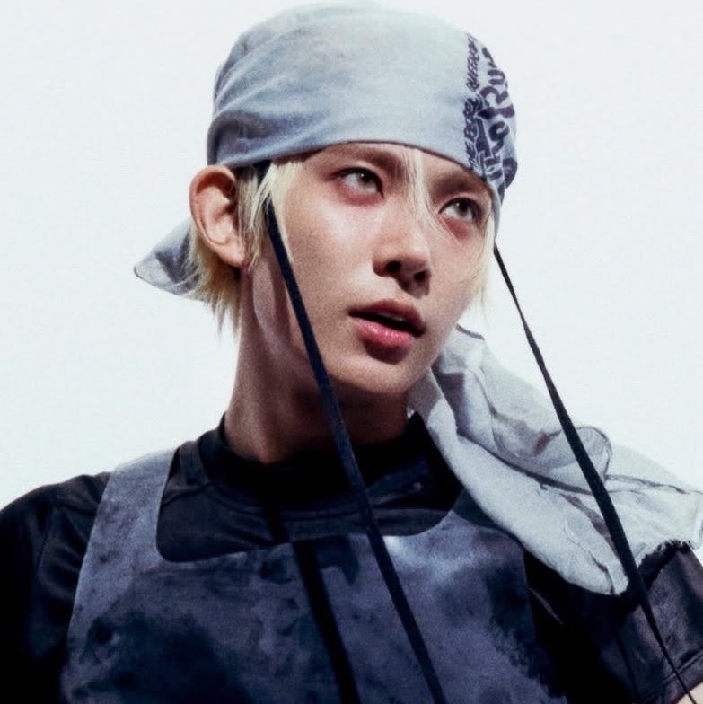 everagi's tweet photo. bandana hee i think about you a lot https://t.co/MToRAptZnx