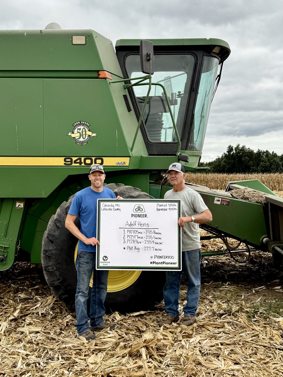 KnipmeyerSeed's tweet photo. 🌽 Combines are rolling, and we harvested two local corn test plots for @PioneerSeeds 100th harvest! 

As always, a big thank you to the plot cooperators who take the time each season to do these plots. Follow @KnipmeyerSeed for updates!

#PlantPioneer #Pioneer100 #harvestbingo26 https://t.co/piC9qV3XeQ