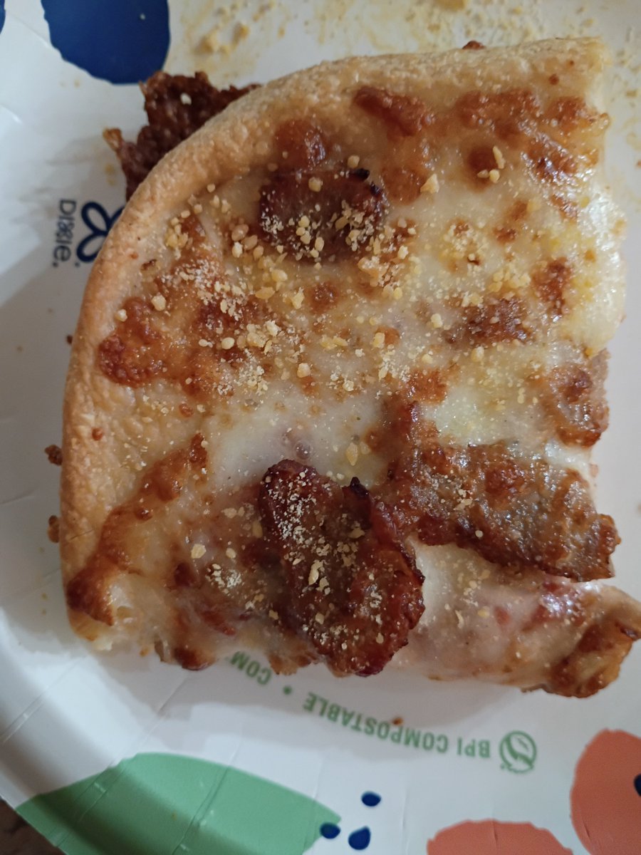 sakoraforest's tweet photo. I got Italian pizza instead of regular cheese pizza https://t.co/ii2EU7bwcj