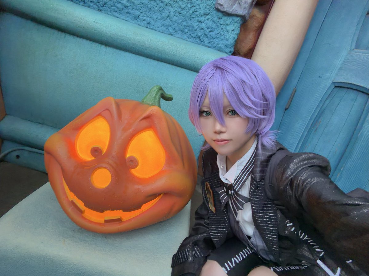 Naritq_cos's tweet photo. 初出しﾅｲﾄﾒｱ🍎でいました
また🍎リベンジしたい！
次は10/31の最終日に🏰居る予定です🙌
#Dハロ仮装2026
#ツイステ仮装 https://t.co/S83wqA4fjn