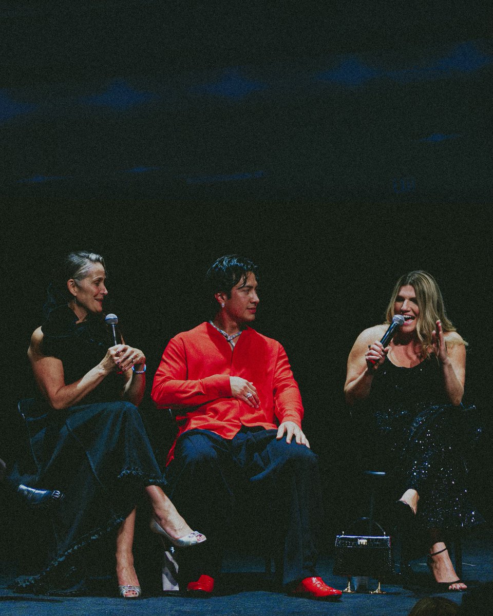 hudsonwonline's tweet photo. Hudson Williams with YAGA’s Carrie-Anne Moss and Kat Sandler last week at TIFF! (via gaby_ravy) https://t.co/I7vuUyzQvR