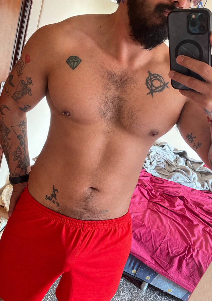eduardowolfpy's tweet photo. Aclaramos que realizamos flexiones antes de la foto para que quede algo al menos y que no merendamos nada aun 🤣🤣🤣 https://t.co/tDXzI9Wc31