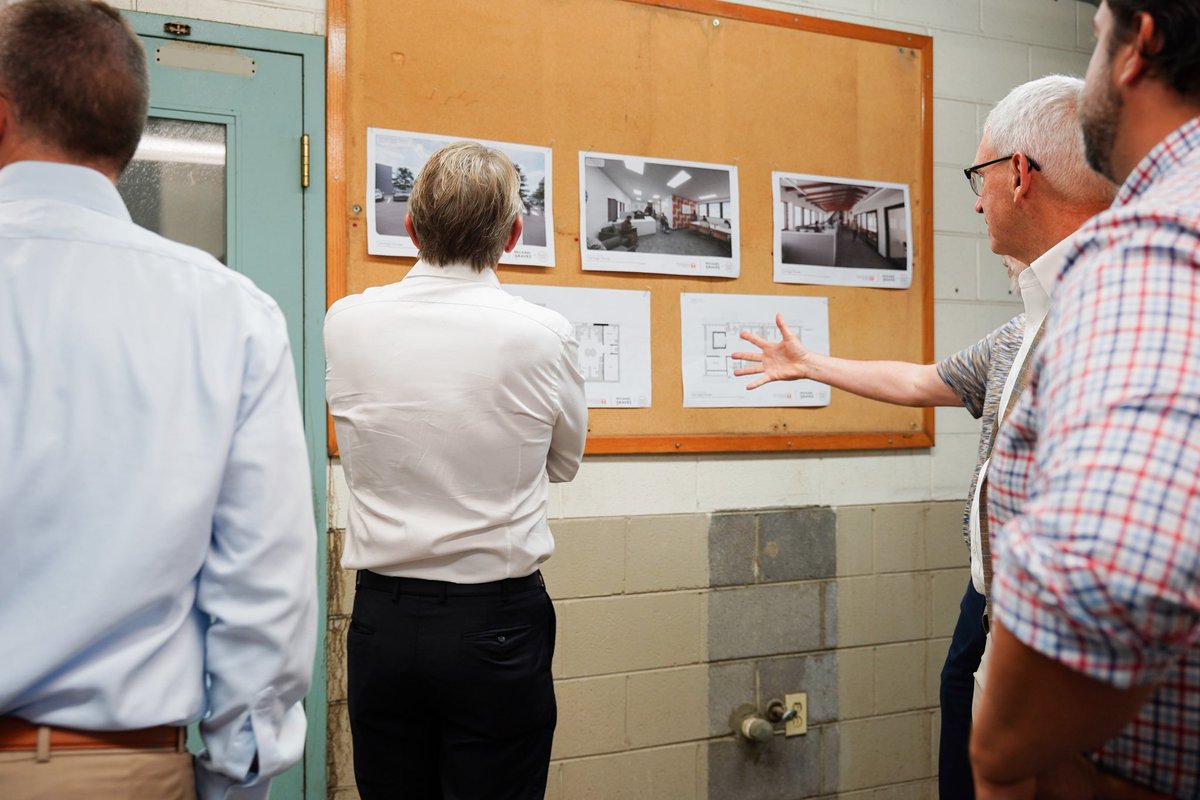 UT_President's tweet photo. Did you know Hoskins Library was once called UT’s Central Library when it opened in 1931? 📚

Nearly 100 years of history are inside these walls. It was great to tour Hoskins Library and the Carriage House at @utknoxville and get a behind-the-scenes look at the incredible collections, spaces and the great work being done by our ROTC programs.

Thanks to Dean of University Libraries Steve Smith for showing us around, and great to have John Zomchick and Mike Brady along for the tour!