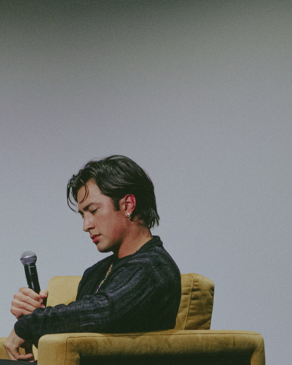 hudsonwupdates's tweet photo. More Hudson Williams at TIFF last week! 🩷 (via gaby_ravy) https://t.co/KkBdPjlXpa
