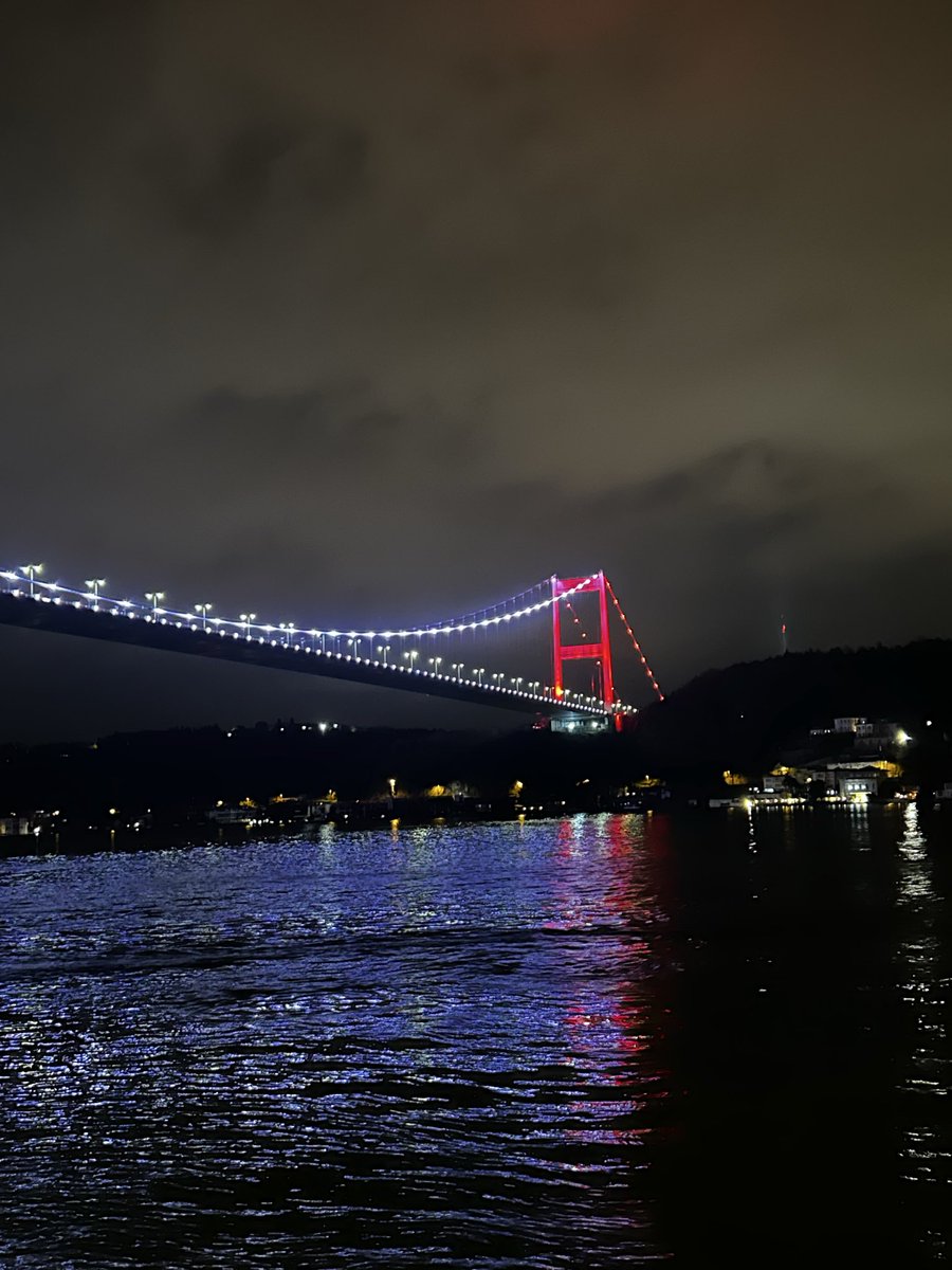 icrously21's tweet photo. İstanbul akşam daha güzel onu anladım https://t.co/tiQfDtVgmU