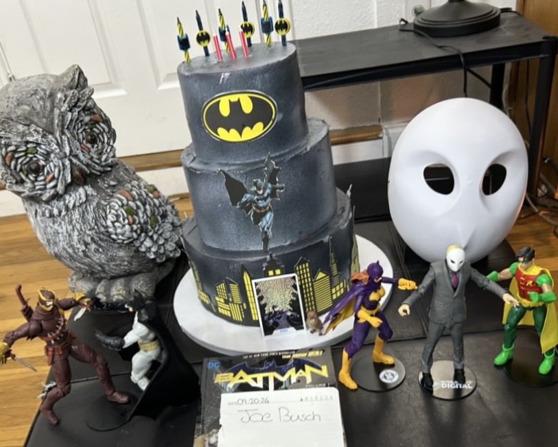 JoeBusch_'s tweet photo. @Danmora_c @thatspideybooth My Birthday is on 9/20. The same month as Batman Day. I always get a Batman Birthday Cake. This year’s theme is Court Of Owls. @Danmora_c https://t.co/IWigAdB0NK
