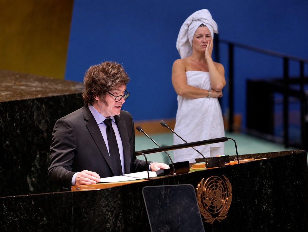 Shomepregunto's tweet photo. La imagen de Milei hablando en la ONU podría ser apócrifa. https://t.co/jGHOsGdOSL