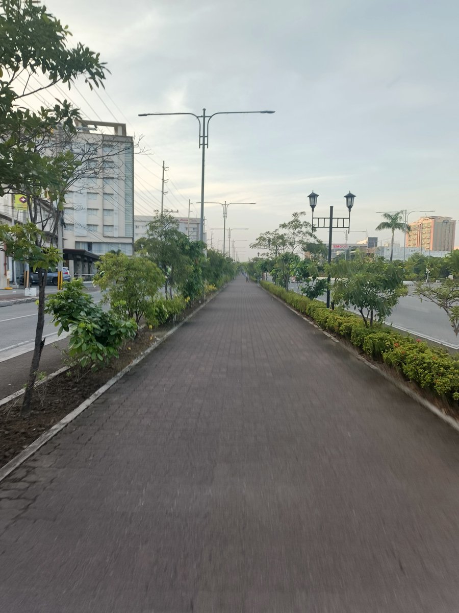 Iloilo_1997's tweet photo. Morning jogging 💦
#seafarerslifeonvacation⚓
#iloilo https://t.co/WCWyP1OdoD