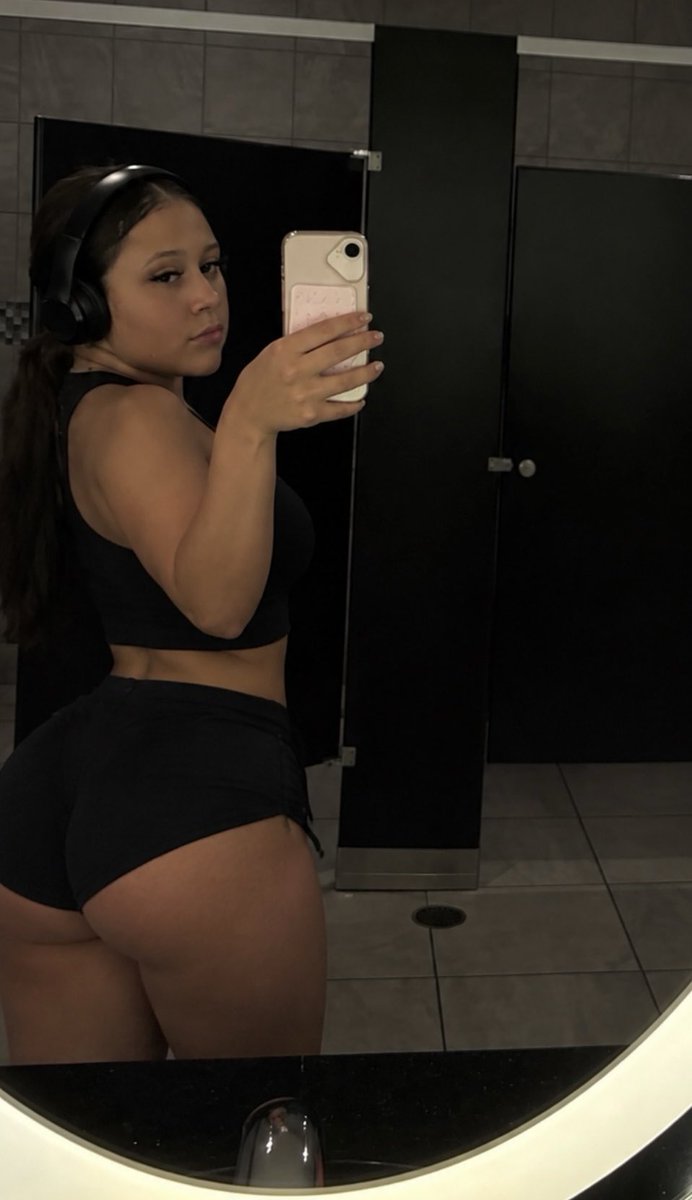 KCKaylaxyit's tweet photo. Baddie with a workout routine 💕 https://t.co/SwfzfgidhZ