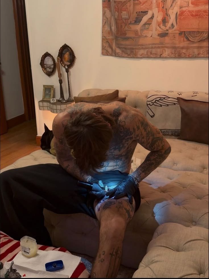 tt4ikk1's tweet photo. Podré estar cansado para el trabajo pero no para hacerme un tatuaje ☝🏻 https://t.co/x94EsujziZ