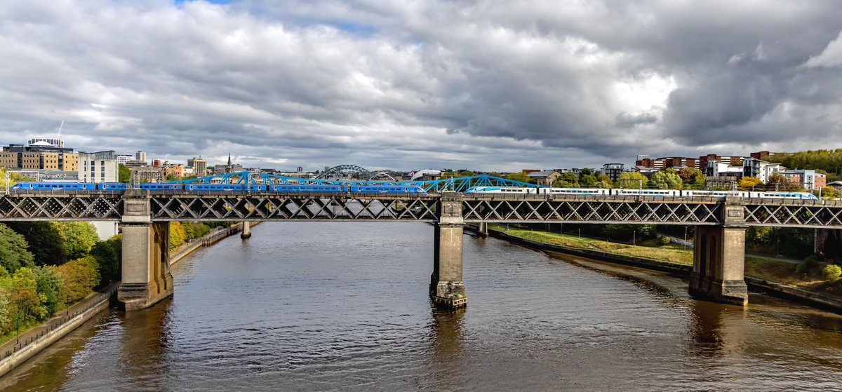 LesPiggypics's tweet photo. Today's images from the King Edward Bridge and Newcastle Central Station with the Flying Scotsman. @LumoTravel @TPExpressTrains #flyingscotsman @RailwayMuseum @networkrail @ChronicleLive @RailwayMagazine https://t.co/dZ89zUdAom