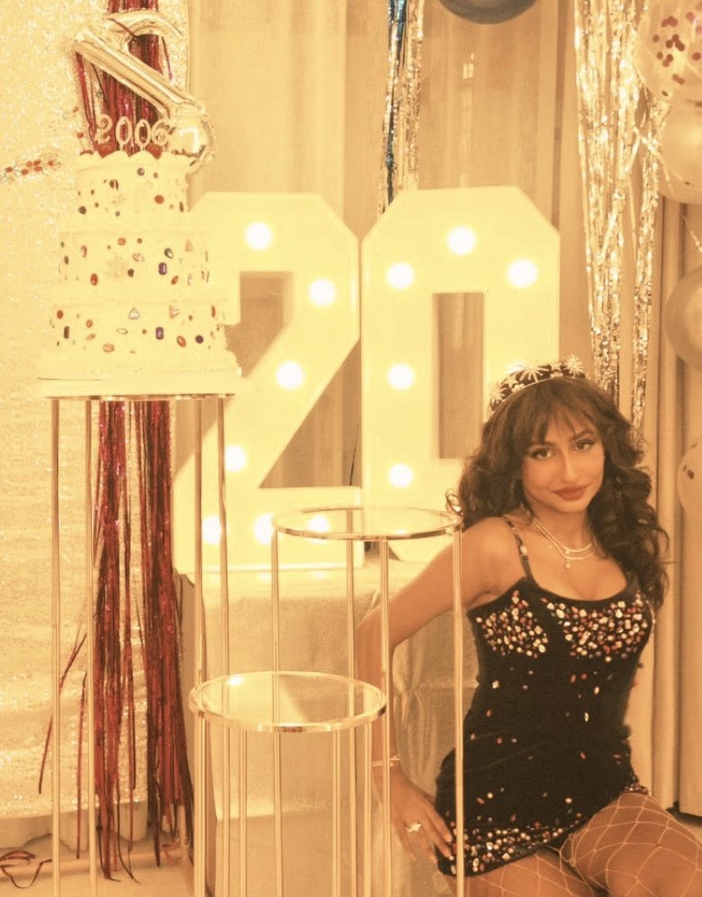 csahack5's tweet photo. #Mybirthday 💕 https://t.co/PcunnyvFhx