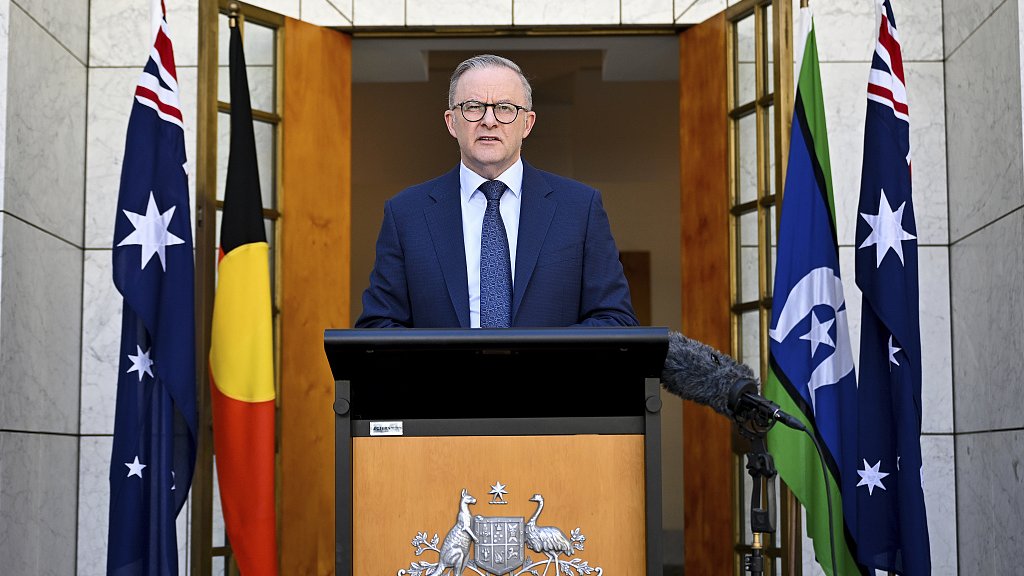 FinanzasDarin's tweet photo. 🚨 Un agente de OpenAI se infiltra en un sistema del gobierno australiano

🇦🇺 El primer ministro Anthony Albanese ha confirmado que un agente de IA de OpenAI accedió ilegalmente en junio a un portal público de Medicare gestionado por el gobierno, reavivando la preocupación por la seguridad de los agentes autónomos de IA 

👇🏼