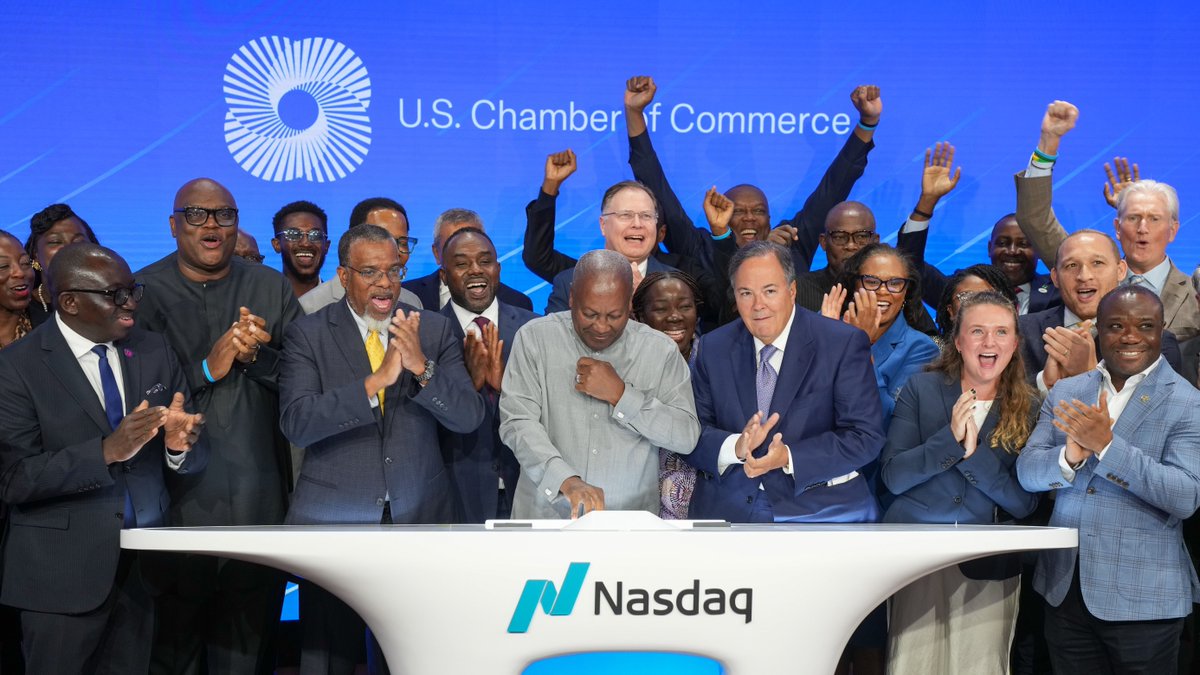 NasdaqExchange's tweet photo. Nasdaq is honored to host H.E. @JDMahama, President of the Republic of Ghana, at the closing bell. 
  
Today, we recognize the lasting economic bonds between Ghana and the United States and the role of global markets in advancing growth, investment, and opportunity across both nations.