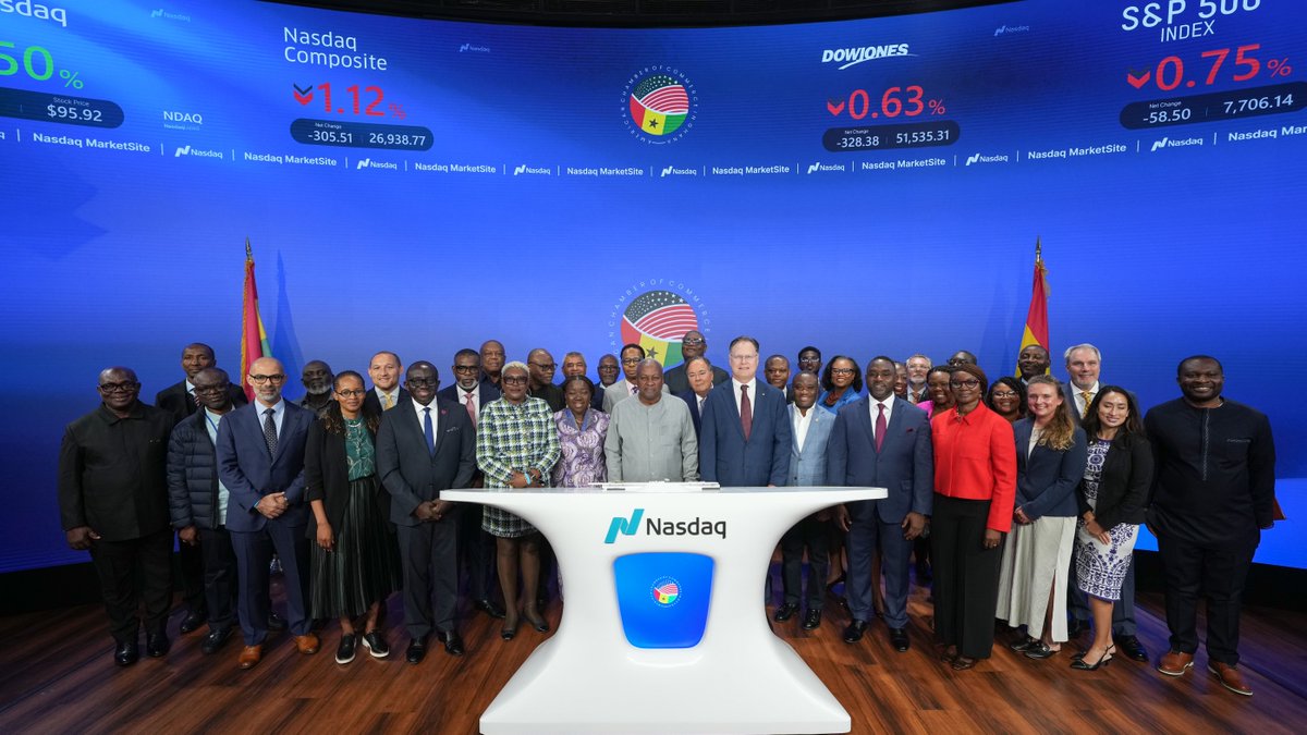 NasdaqExchange's tweet photo. Nasdaq is honored to host H.E. @JDMahama, President of the Republic of Ghana, at the closing bell. 
  
Today, we recognize the lasting economic bonds between Ghana and the United States and the role of global markets in advancing growth, investment, and opportunity across both nations.