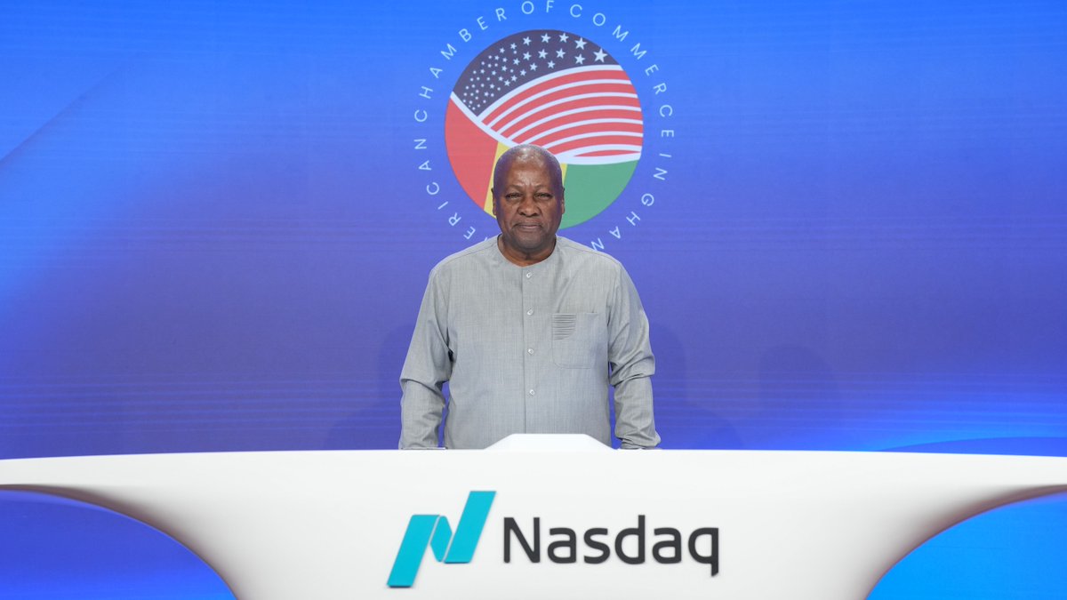 NasdaqExchange's tweet photo. Nasdaq is honored to host H.E. @JDMahama, President of the Republic of Ghana, at the closing bell. 
  
Today, we recognize the lasting economic bonds between Ghana and the United States and the role of global markets in advancing growth, investment, and opportunity across both nations.