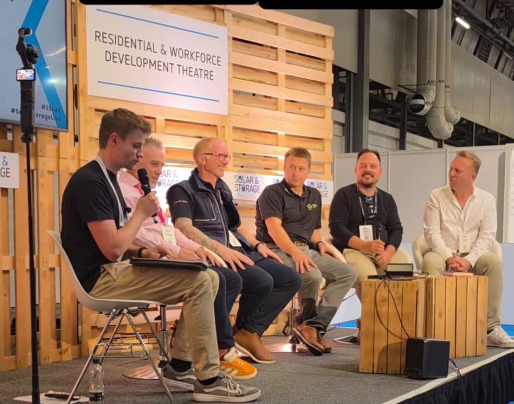 mongelectrical's tweet photo. So nice listening to some trade legends at #solarandstorageliveuk https://t.co/QIotl2ARcR