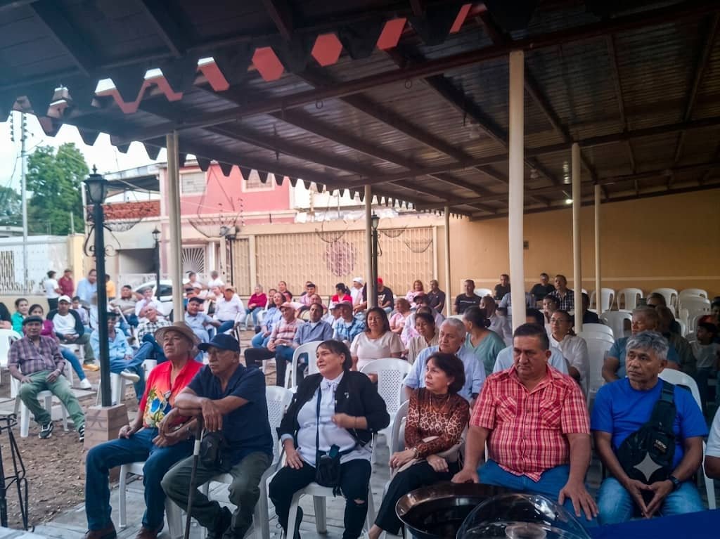 Adguarico's tweet photo. TUCUPIDO. GUARICO... Juramentación de Comités de Acción Política y Social (CAPS) y reconocimiento a compañeros en el 85 aniversario de ACCIÓN DEMOCRÁTICA EN RESISTENCIA. Venezuela exige esfuerzo en la lucha por la democracia, la libertad y una vida digna para la gente. https://t.co/SItNC8WPb5