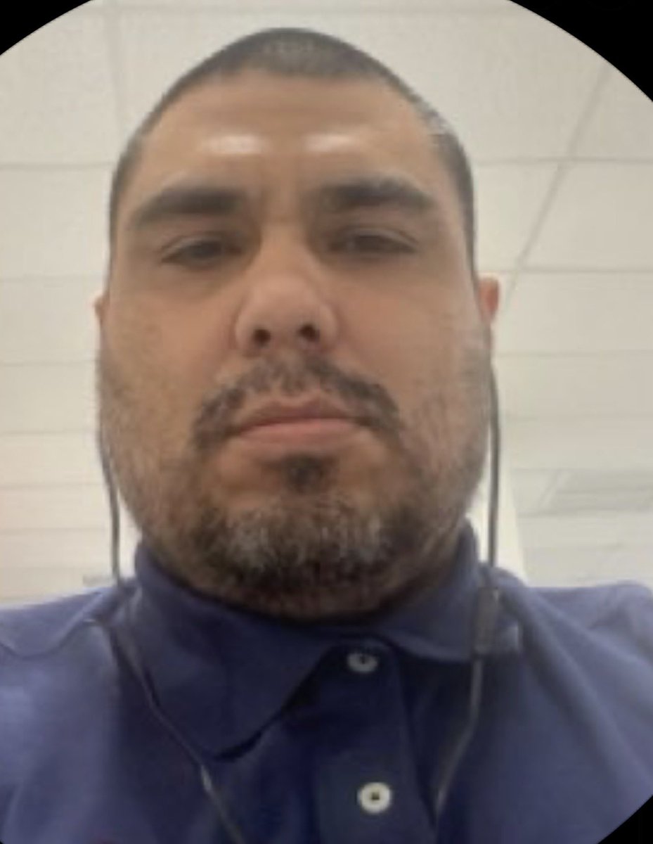MIMOSOF's tweet photo. @carloscorona6 Un pinche puto vendido lame 🥚🥚 de @PartidoMorenaMx 🤣🤣🤣 https://t.co/3IIq7y2B3q