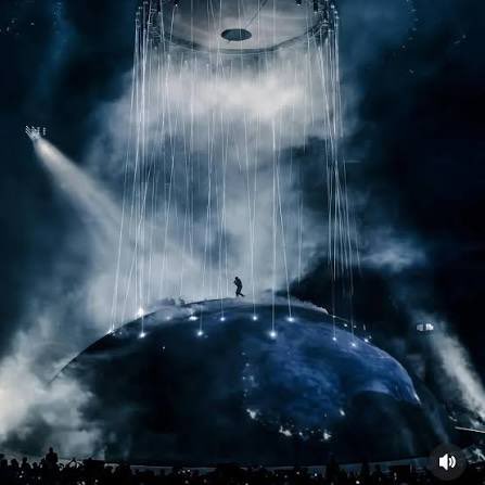 yzyusa's tweet photo. Ye ruined concerts for us, because can we ever move on from a stage design this astonishing. ★ https://t.co/CmJJ7bCJDD