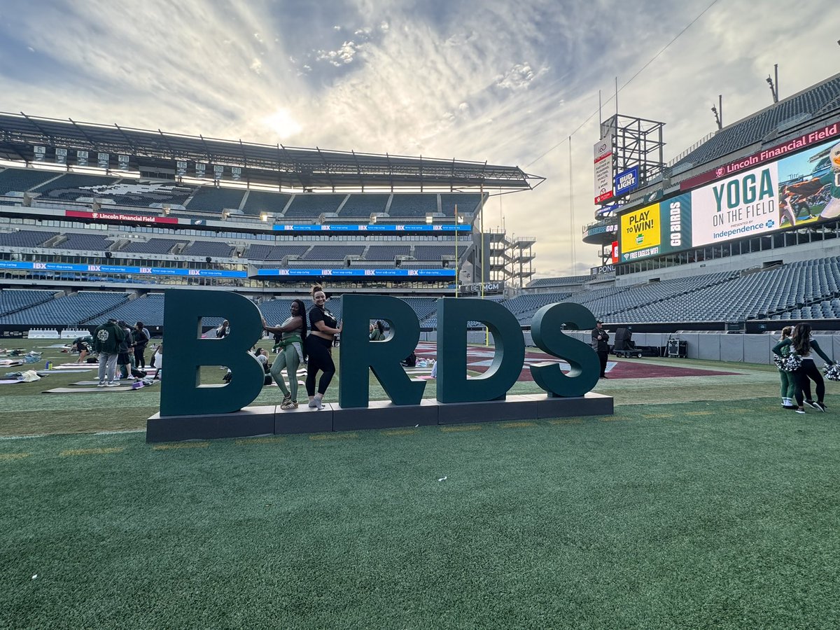 ThePickleQueeen's tweet photo. My ride or die @Mahogany_Mama 🤍💚🦅 https://t.co/fOYRdT7Vu1