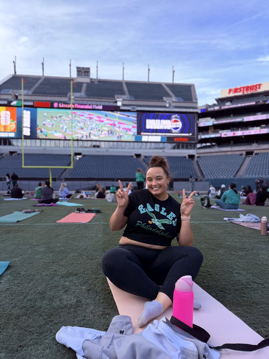 ThePickleQueeen's tweet photo. My ride or die @Mahogany_Mama 🤍💚🦅 https://t.co/fOYRdT7Vu1