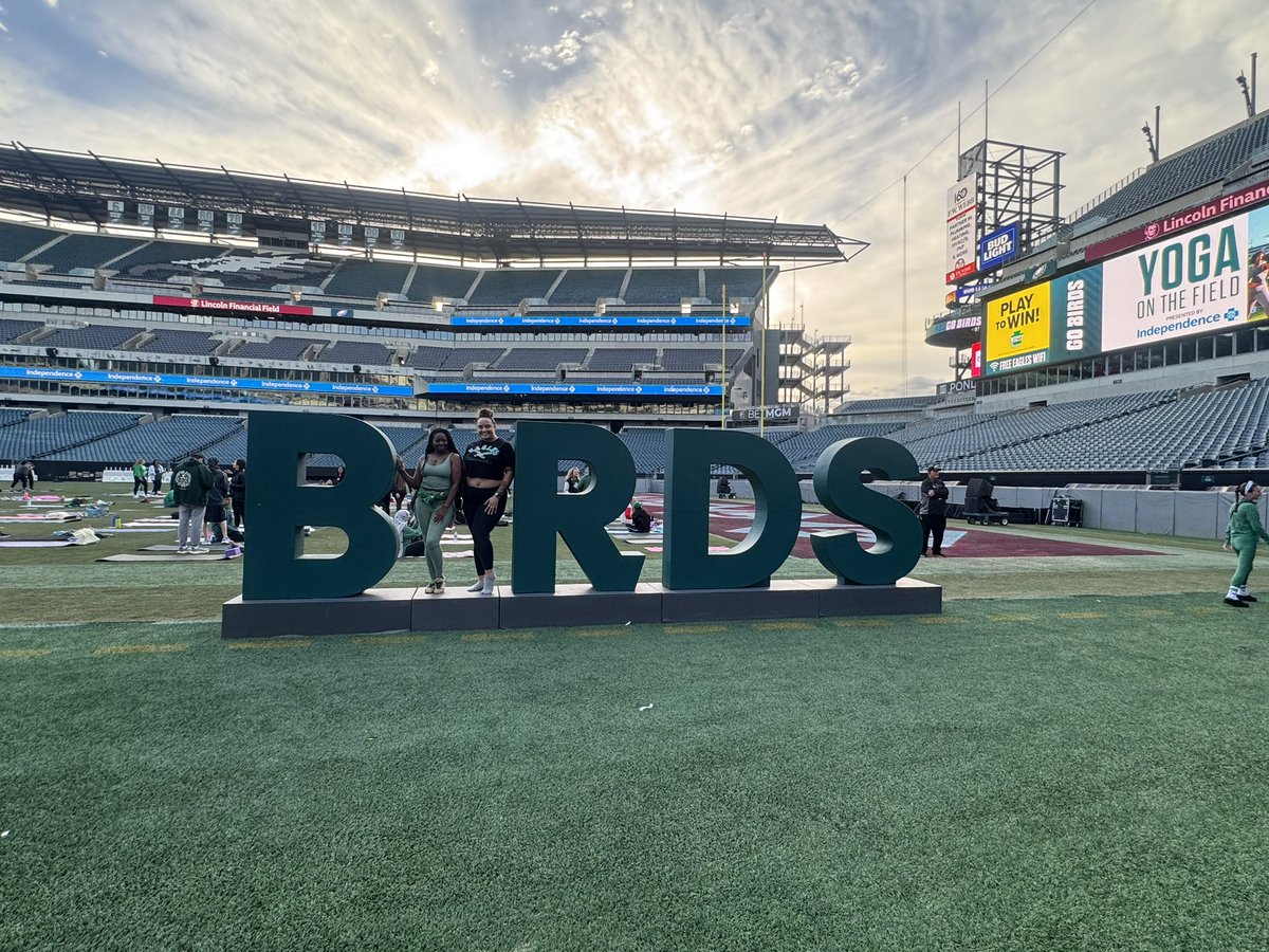 ThePickleQueeen's tweet photo. My ride or die @Mahogany_Mama 🤍💚🦅 https://t.co/fOYRdT7Vu1