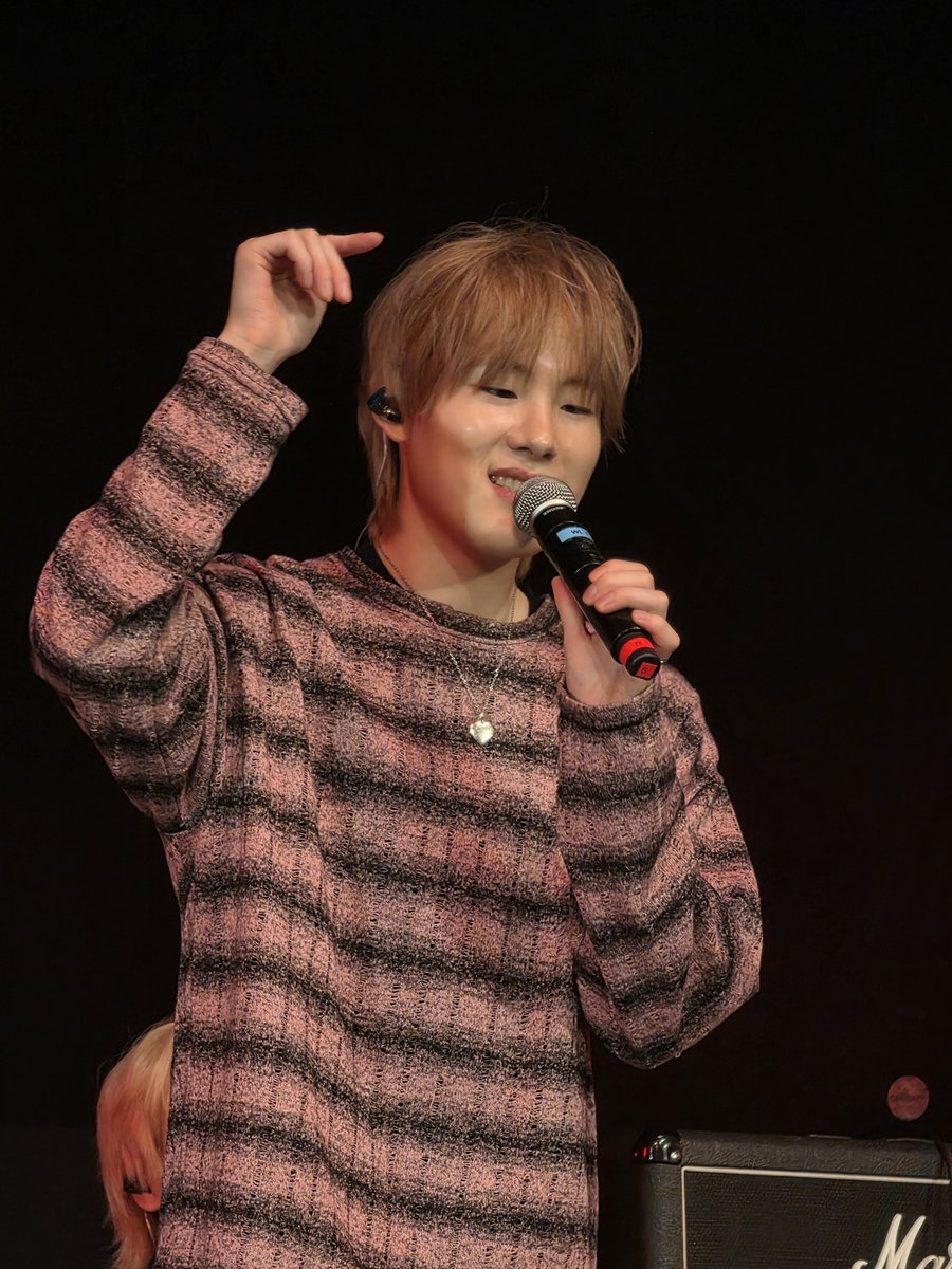 SuchLonelyHeart's tweet photo. I'm so happy 😭  #CRTK #crtkinwarsaw https://t.co/JNlYf2OoiP