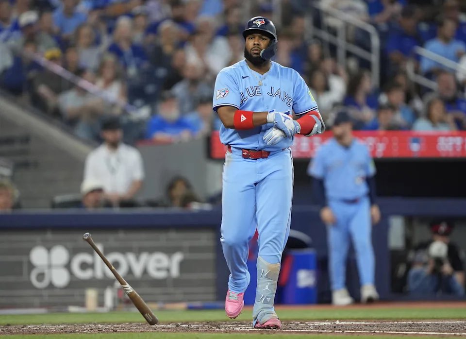 SleeperMLB's tweet photo. Vladimir Guerrero Jr. on his slump year after signing a $500M contract: 

“They didn’t pay me to hit 40 every year. They paid me for what I already did.”

The money they gave me wasn’t for what I’m going to do. It was for what I already did.” https://t.co/o7xx9DfSlv
