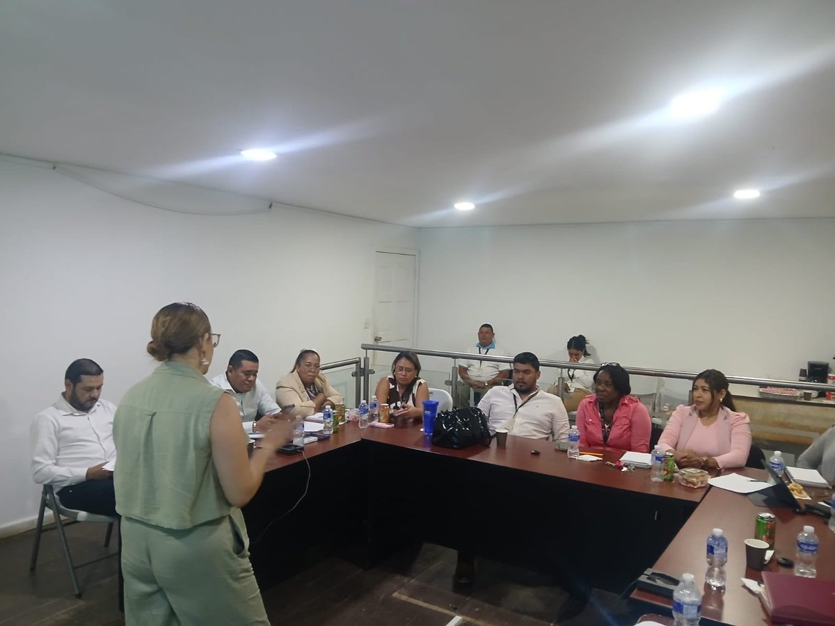 GeneroPj's tweet photo. Los días 22 y 23 de septiembre, desarrollamos en Roatán dos jornadas de sensibilización sobre género y derechos humanos de las mujeres, dirigidas al personal del Poder Judicial en la zona.
@PJdeHonduras 

#UnidadDeGénero #DerechosHumanos #PerspectivaDeGénero #JusticiaConIgualdad https://t.co/0tfkoYiWgX