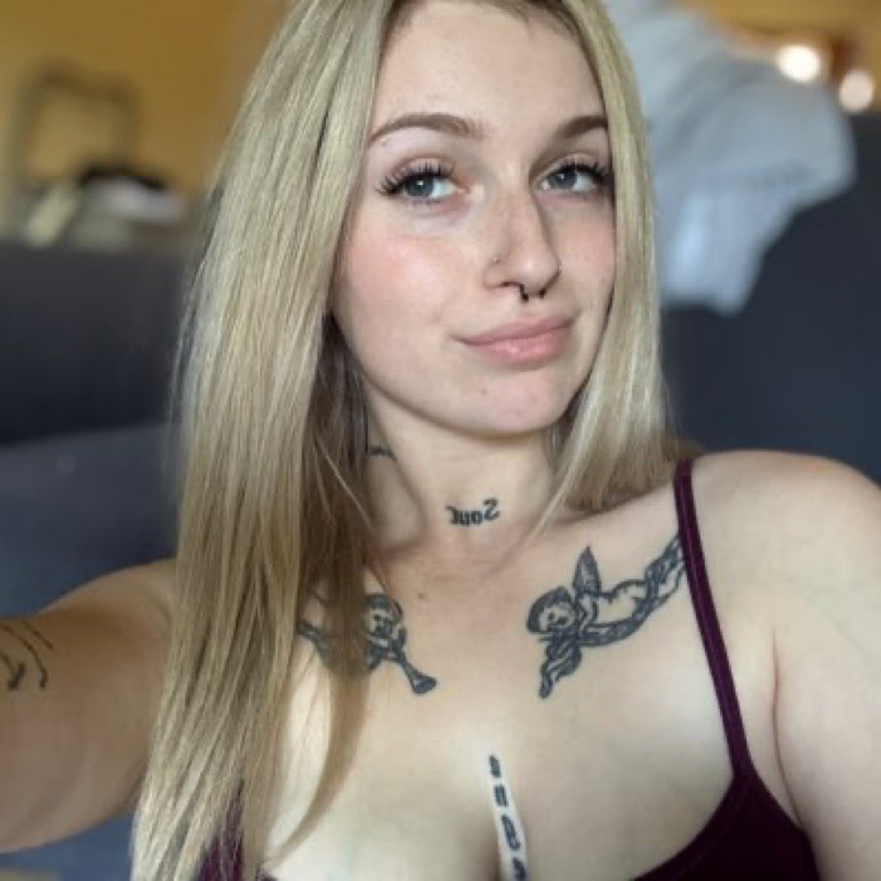 godlynat_'s tweet photo. Put my kidslox premium pairing code on your phone and start pumping ur cock. It's an order https://t.co/SgP2ryfZGz