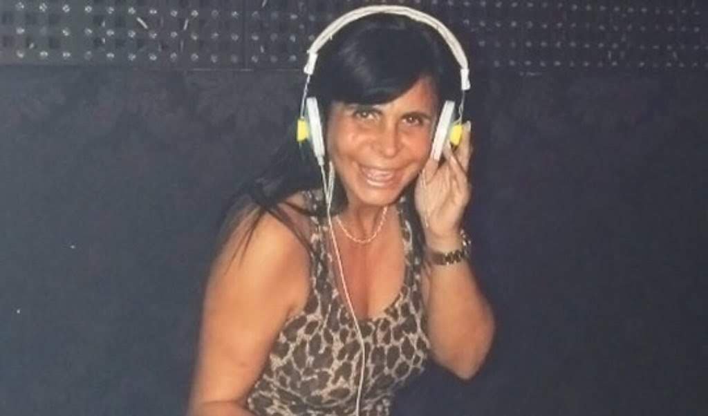 whodat_emmz's tweet photo. as teorias de todo mundo sendo baseadas no rhysand sendo vilão (rhysand fez isso, manipulou aquilo, apagou a memória de fulano, chutou um idoso)

enquanto isso ele tá no meio das reuniões pensando que posição ele ainda não comeu a feyre

KKKKKKKKKKKKK fandom patético senhor https://t.co/zPbMlPA1bp