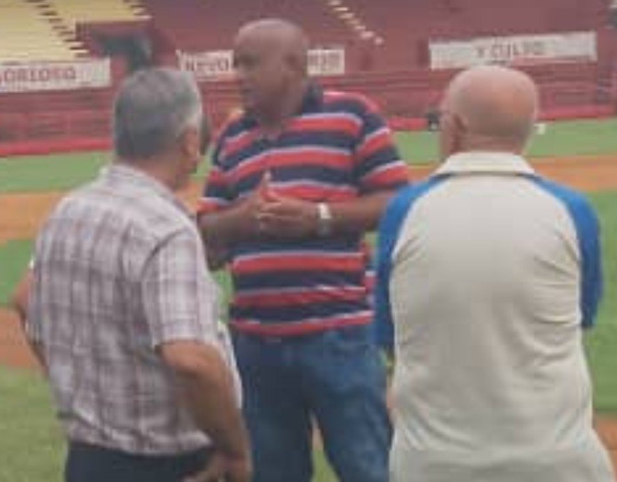 InderCuba's tweet photo. Se vivió hoy otra jornada de intercambios entre directivos de #InderCuba y el #BeisbolCubano con autoridades provinciales, de cara a la #65SNB, que comienza este 4 de octubre.
#Beisbol #BeisbolCubano https://t.co/vwO9nweS83
