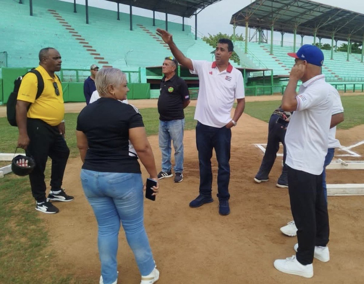 InderCuba's tweet photo. Se vivió hoy otra jornada de intercambios entre directivos de #InderCuba y el #BeisbolCubano con autoridades provinciales, de cara a la #65SNB, que comienza este 4 de octubre.
#Beisbol #BeisbolCubano https://t.co/vwO9nweS83